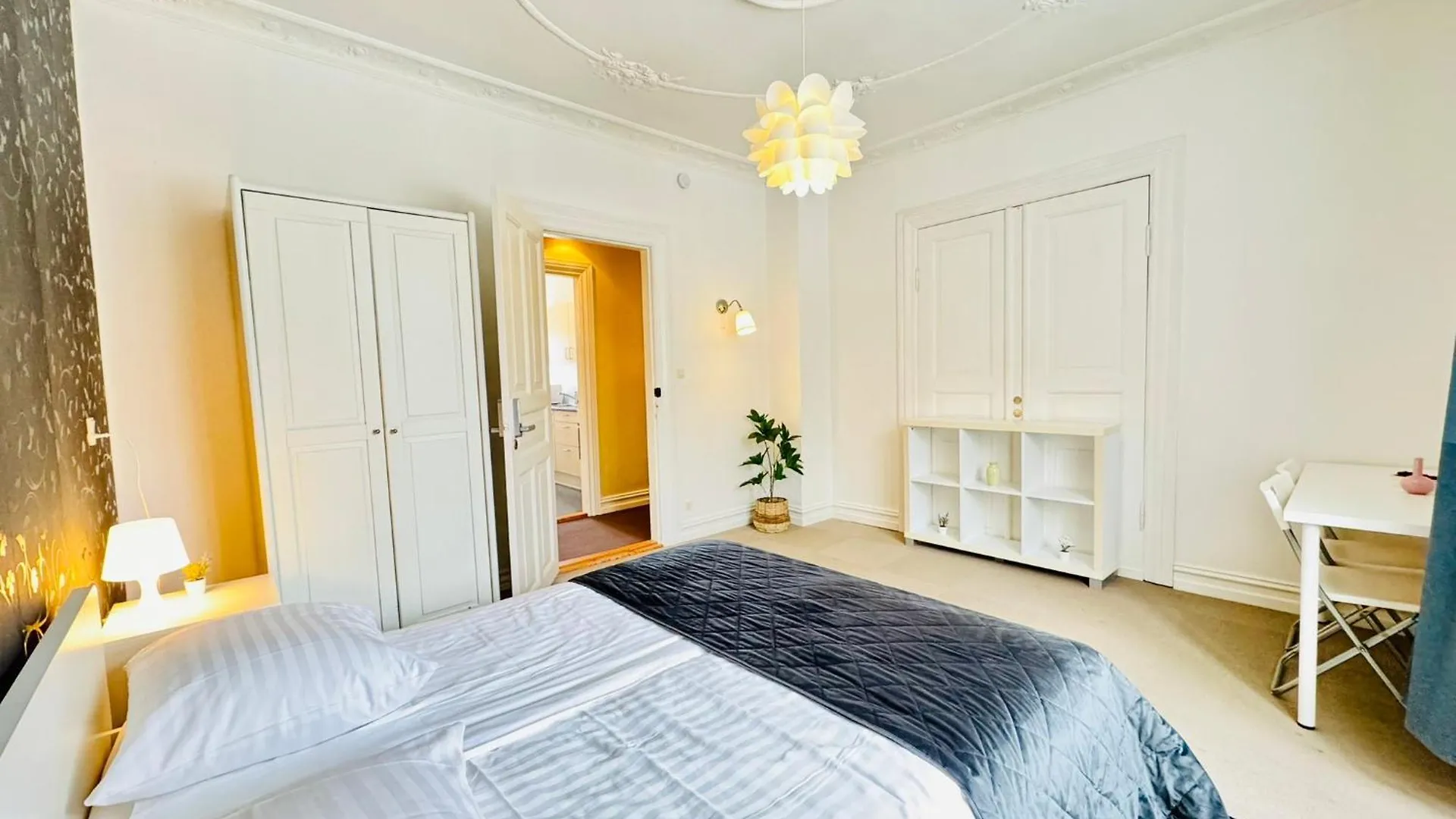 Aday - Villa Firenze - 2 Bedrooms Bright Apartment Aalborg